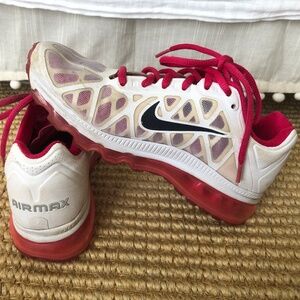 NIKE Women's Air Max Plus Size 6